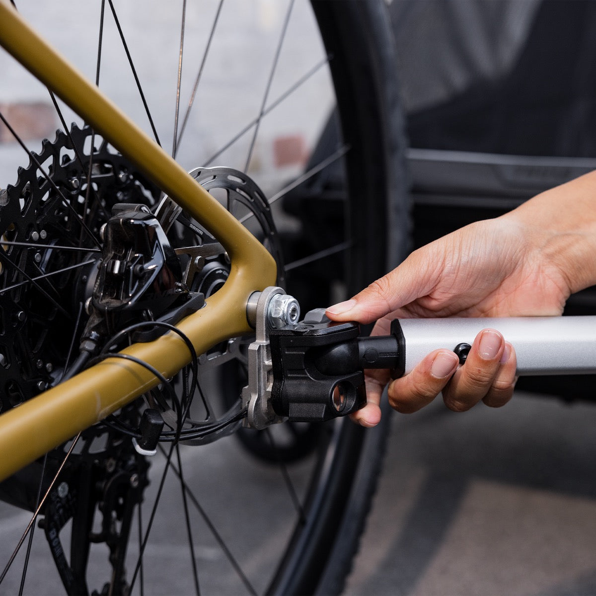 THULE AXLE MOUNT ezHitch™ PLATE
